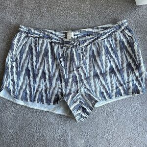 NEW WITH TAGS! J. Crew Navy and White Patterned Linen Shorts
